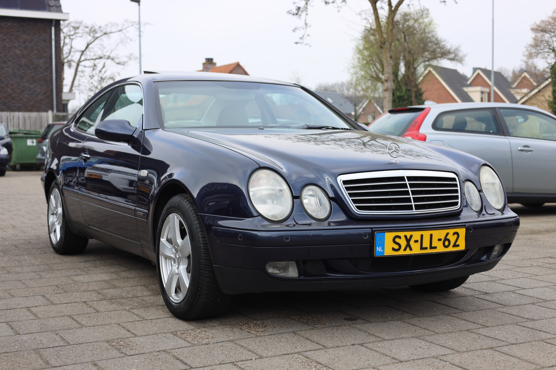 43742422-1.jpg