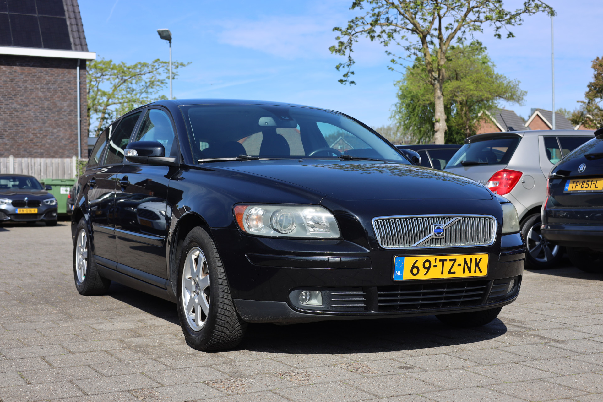 44285512-1.jpg