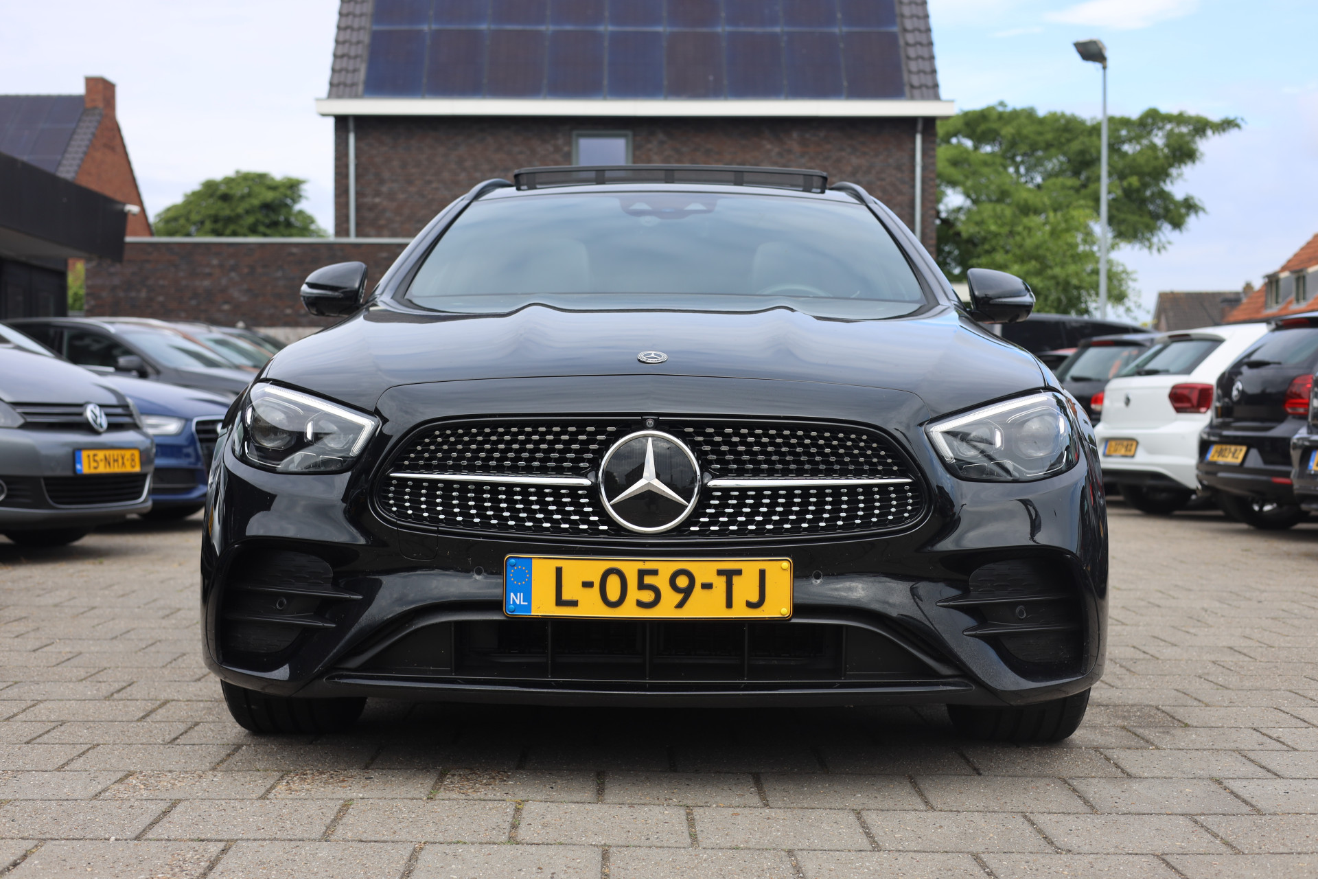 46096860-1.jpg