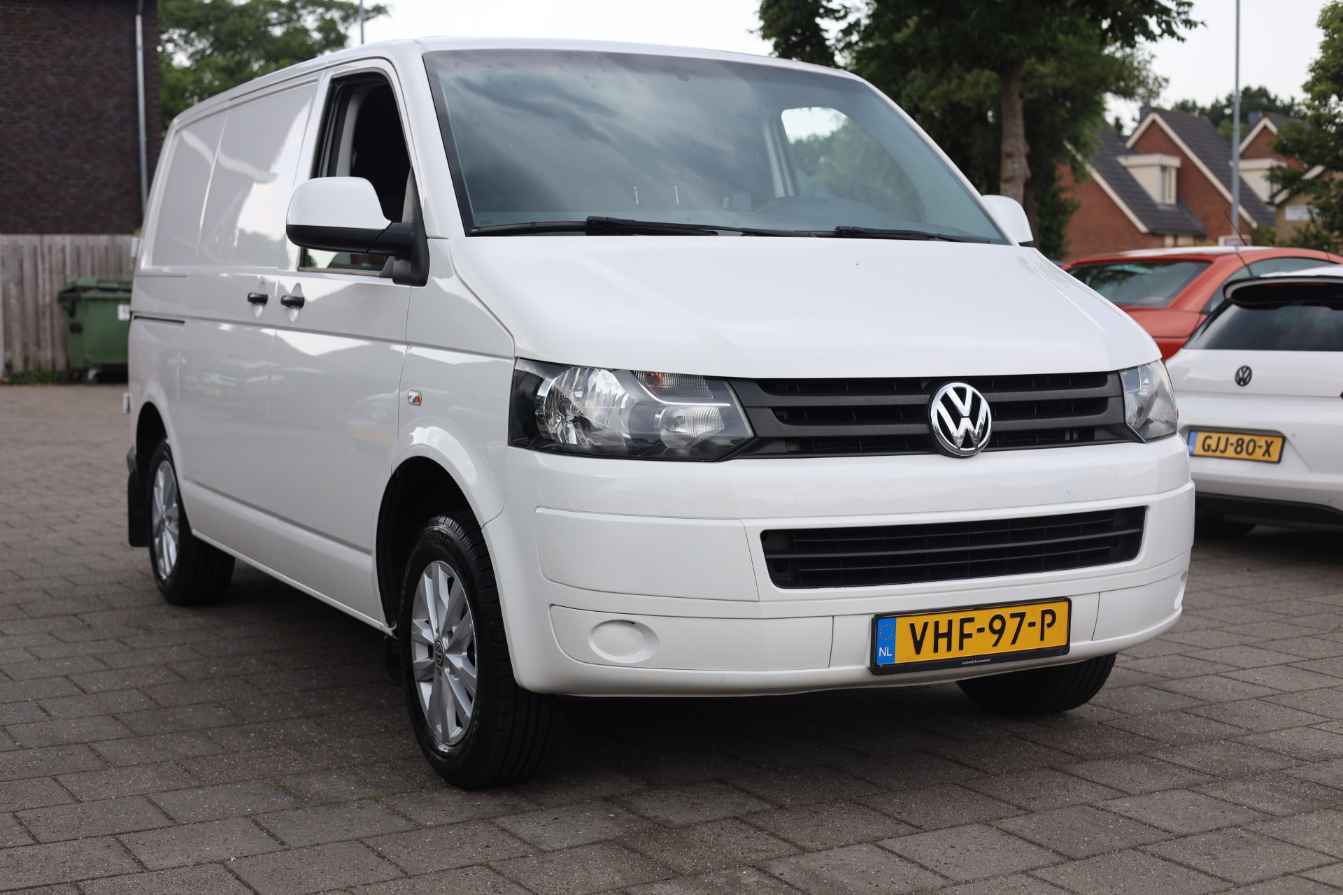 46104799-1.jpg