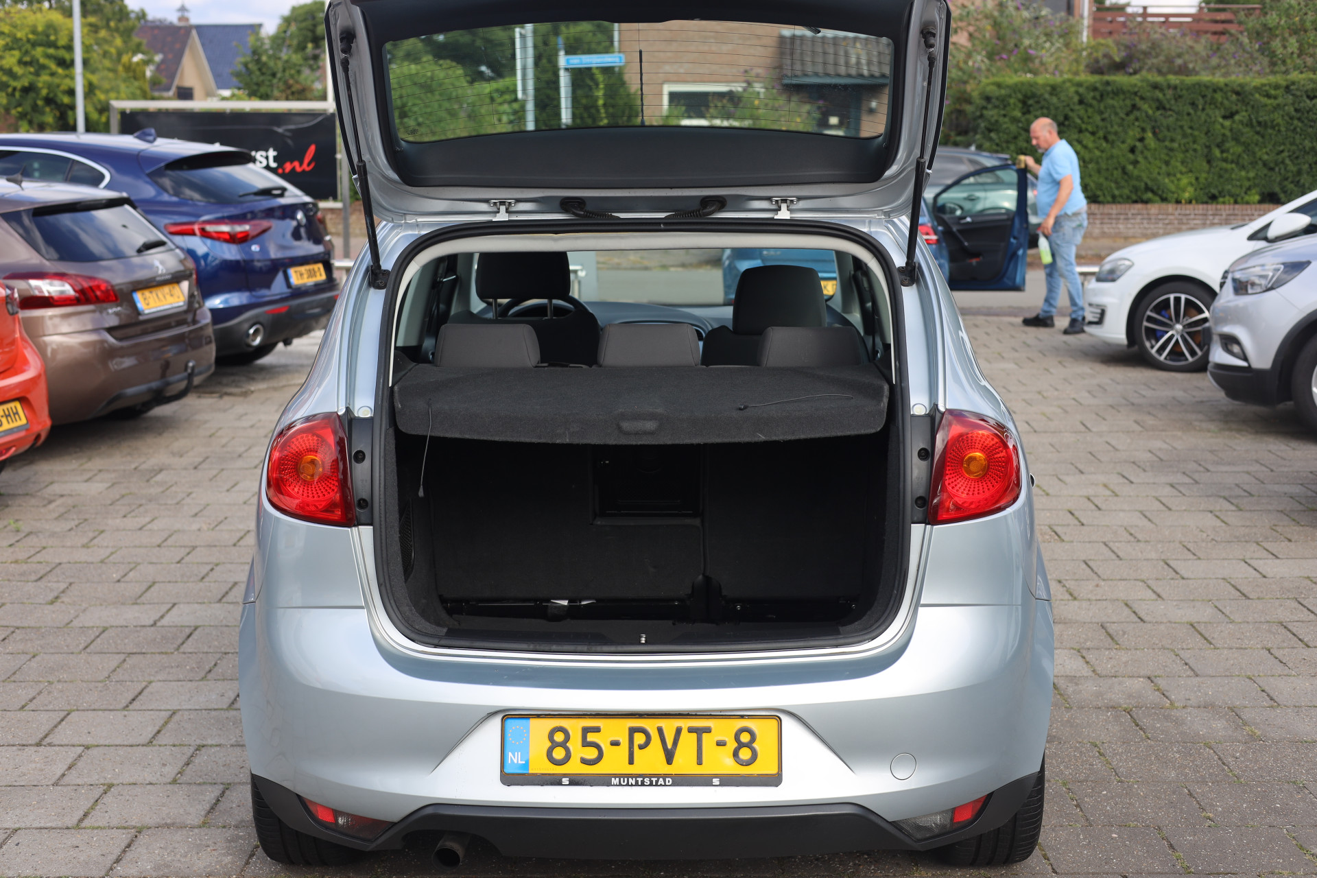 46672161-6.jpg