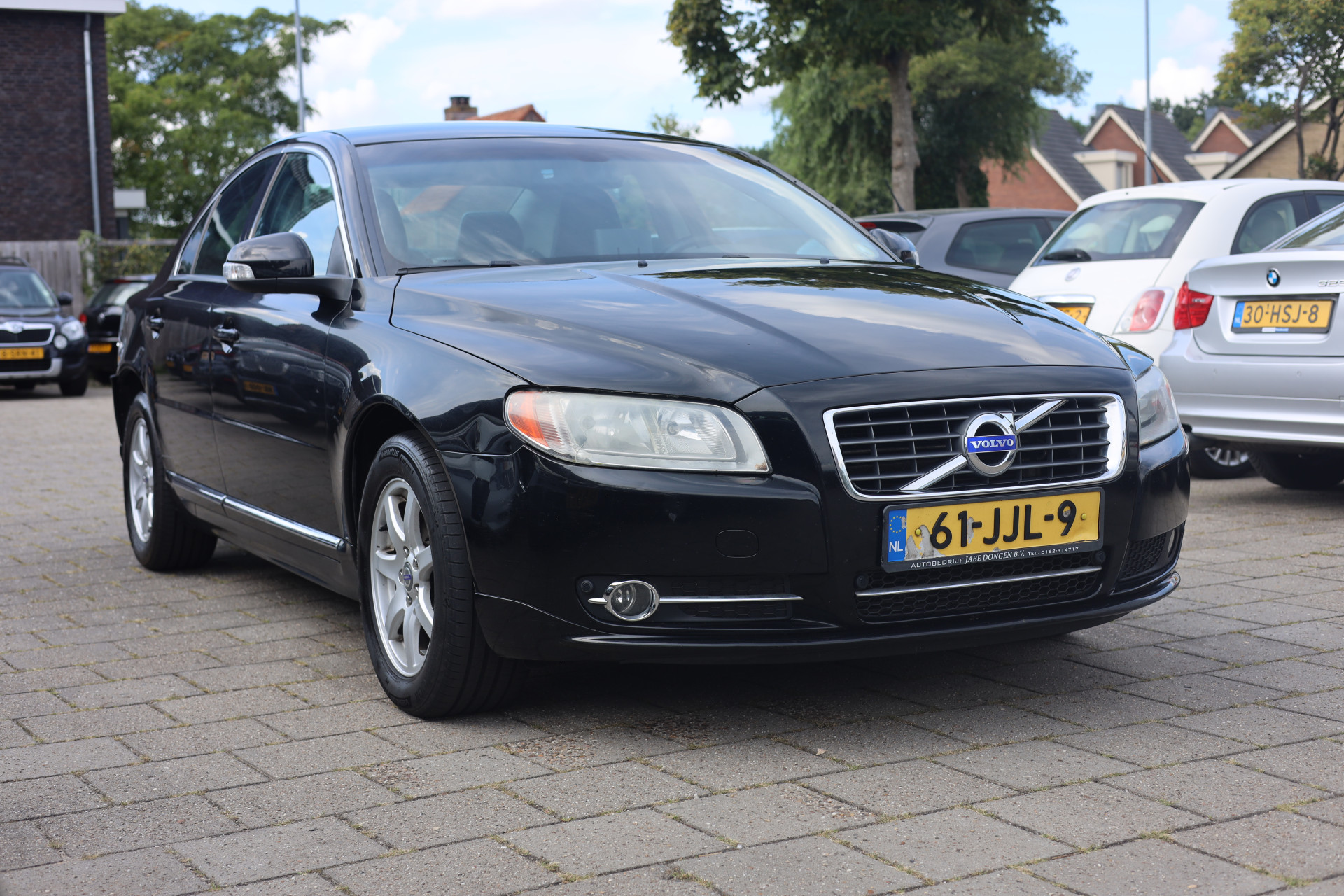 47018888-1.jpg