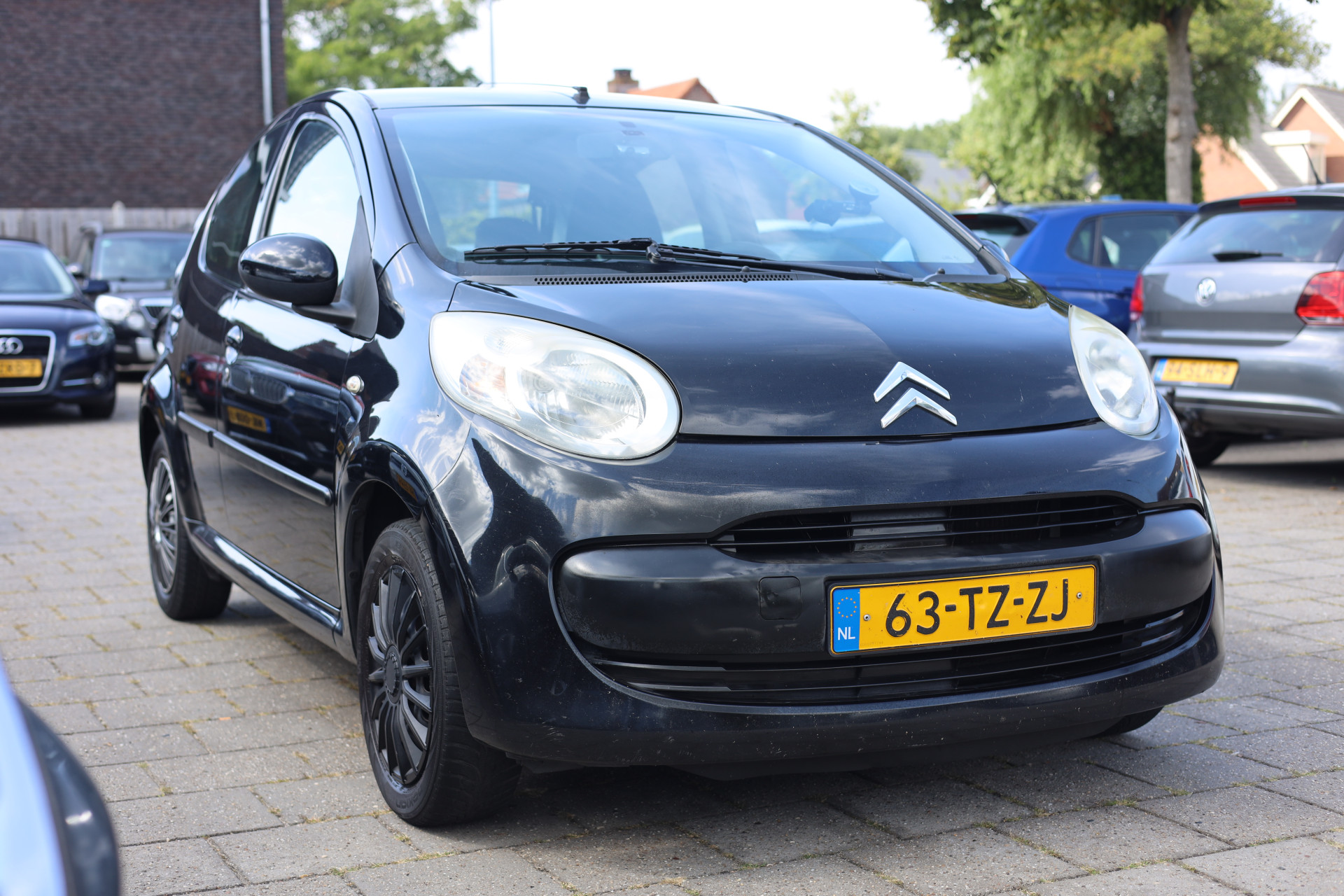 47099310-1.jpg