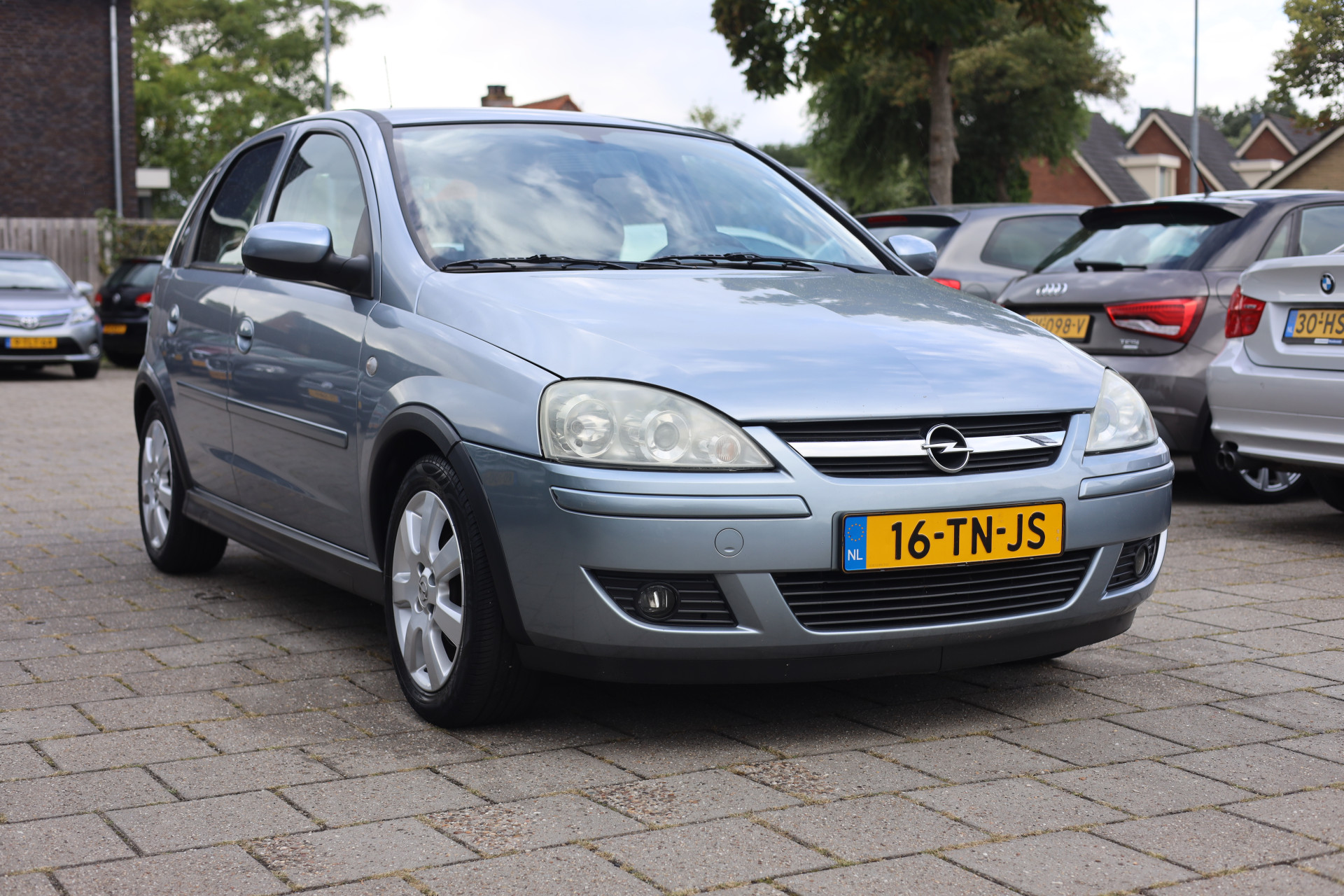 47381094-1.jpg