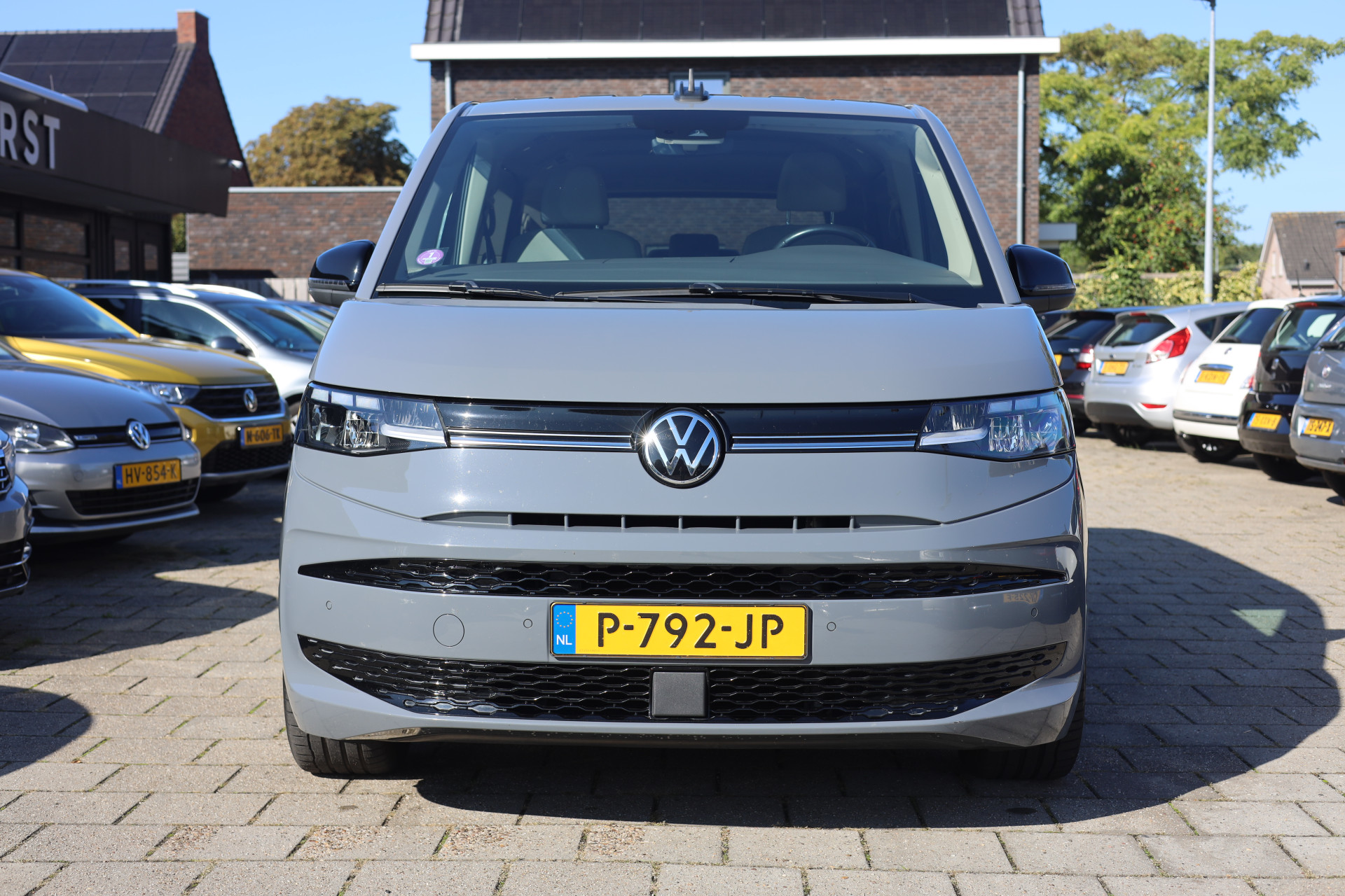 47764974-1.jpg